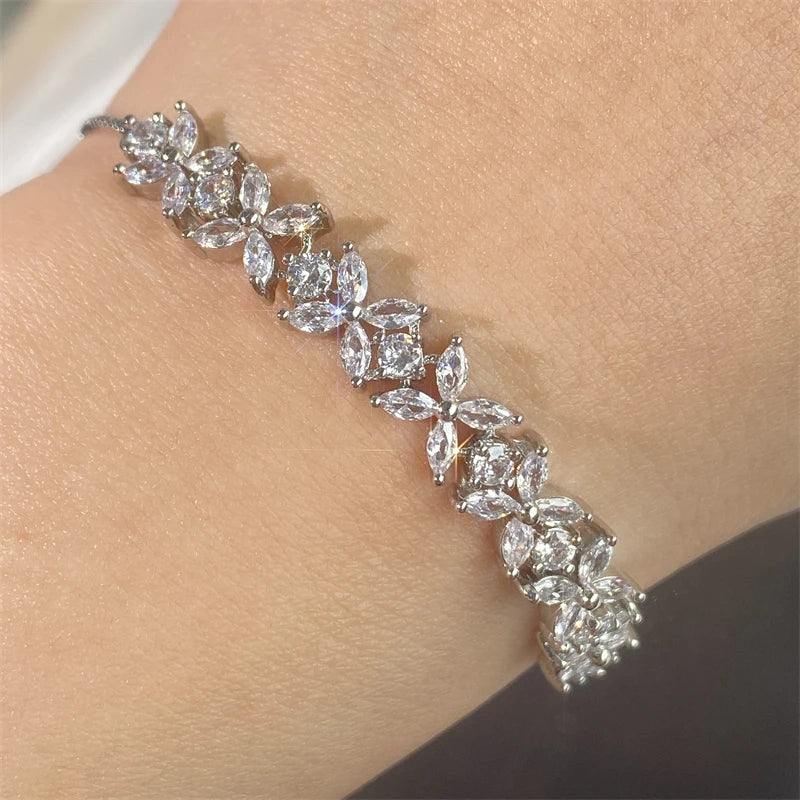 Klassisches funkelndes mit Zirkon besetztes Armband für Damen