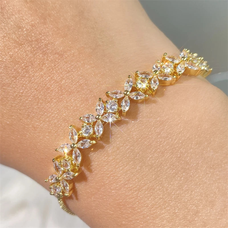 Klassisches funkelndes mit Zirkon besetztes Armband für Damen